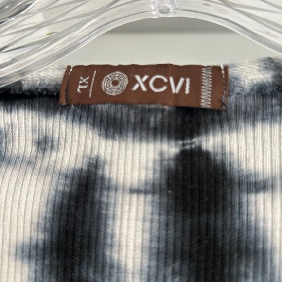 XCVI, ZIP UP HOODIE, BLACK AND WHITE SIZE XL, HARDLY WORN, LIKE NEW CONDITION. - Picture 3 of 4